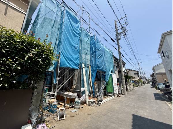 帰宅後すぐ手洗いできるセカンド洗面配置！開放的な吹抜リビング