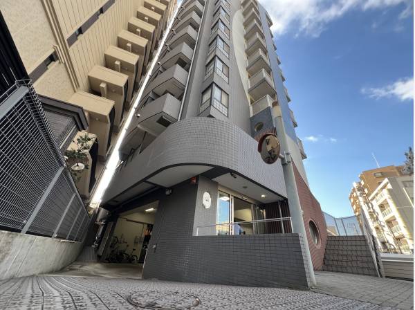 駅徒歩5分のマンションです