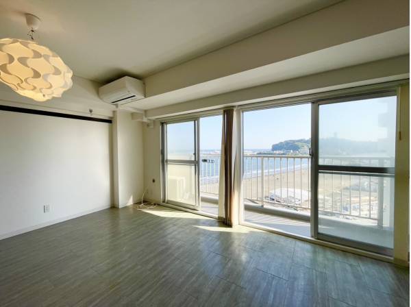 お部屋からも海・江ノ島を望みます。