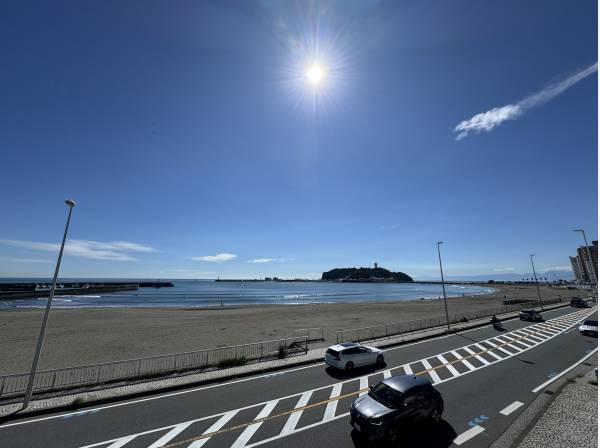 最寄りの海岸「腰越海岸～片瀬東浜」徒歩13分、約1Km。