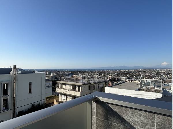 相模湾・富士山・江ノ島を遠望できます。