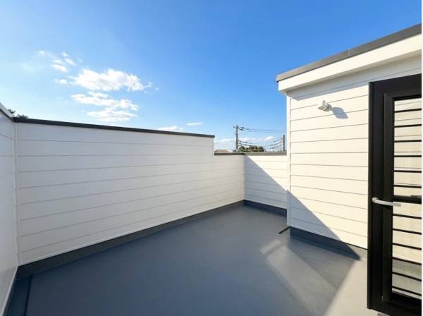 お庭の代わりになる大型のルーフバルコニー