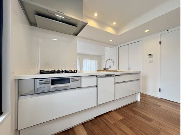 食洗機付きのシステムキッチン