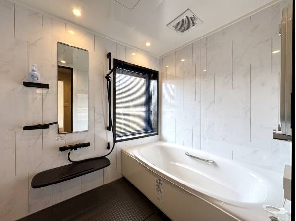 一日の疲れを癒やすバスタイムも、上質な空間で