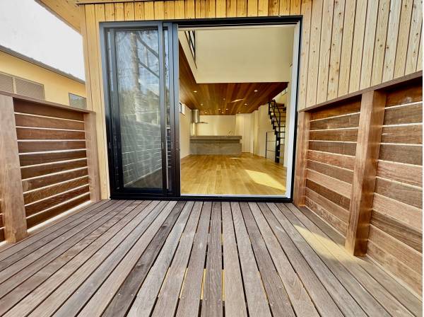 ロフトからの風景です。みんなでBBQをしたくなりますね！