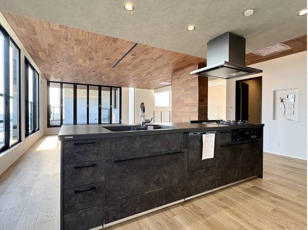 オープンタイプのアイランドキッチン