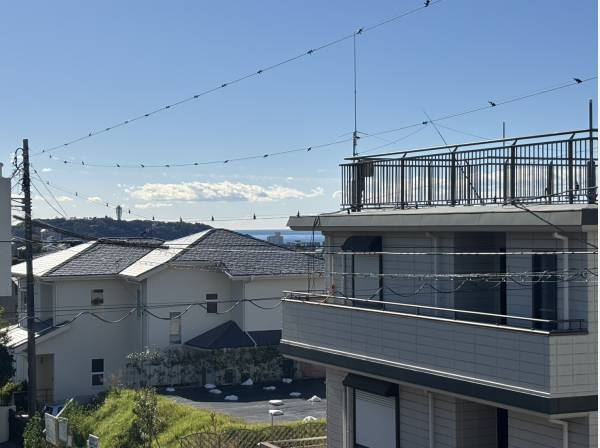 2階LDK部分から江ノ島・相模湾が見えます