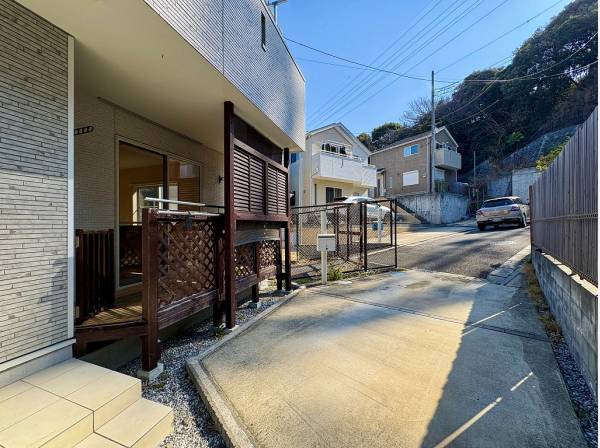 デッキ＆カースペースを完備しています