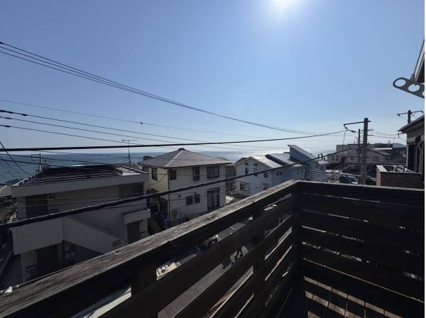 バルコニーから七里ガ浜の海を眺めることができます。