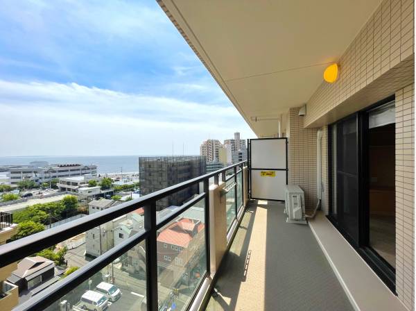 バルコニーからは湘南の海を望みます。