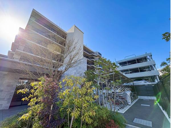 各所手入れが行き届いた綺麗なマンション