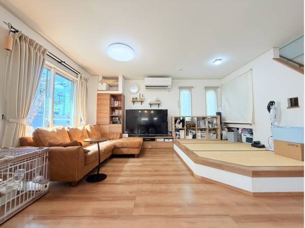 小上がりのの畳スペースのあるLDK