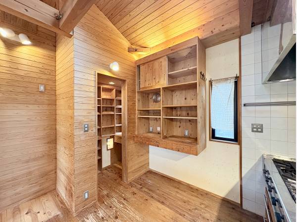 キッチンスペースにあるパントリー
