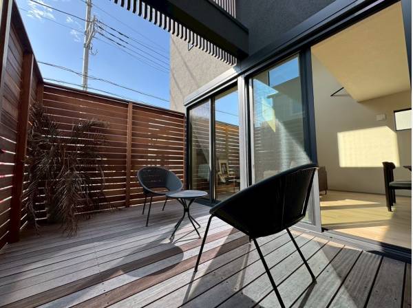 ウッドテラスは視線が気にならない仕様に