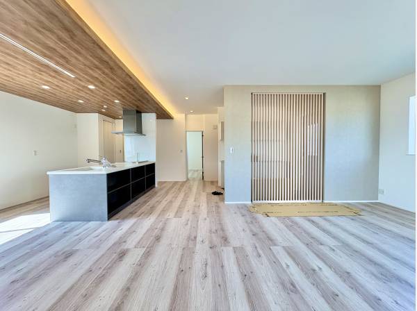 大切なご家族が集まるＬＤＫ、陽光をたっぷりと取りこむリビング