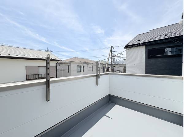 陽当たりの良いバルコニーです。