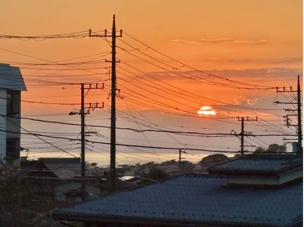 2階の居室から見える、海に沈むサンセットです