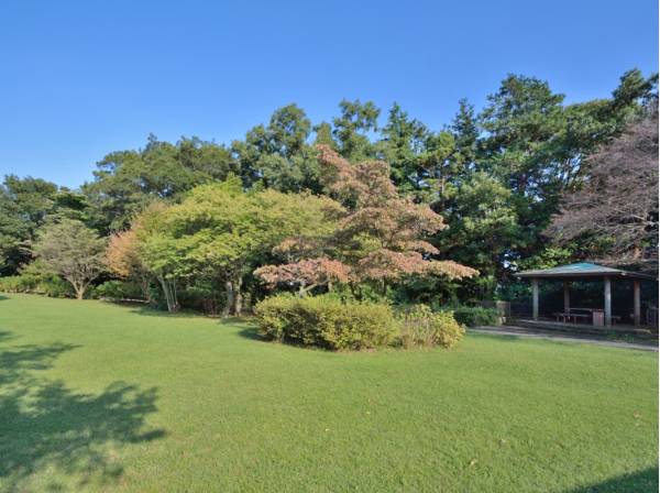大庭城址公園 徒歩5分(約380m)