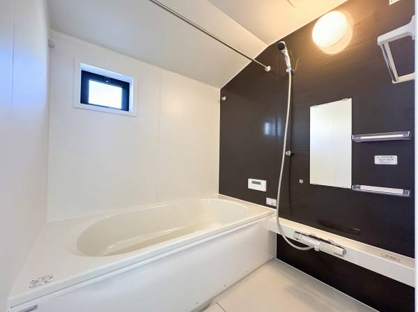 お気に入りの入浴剤をいれてのんびりバスタイムを愉しんでください