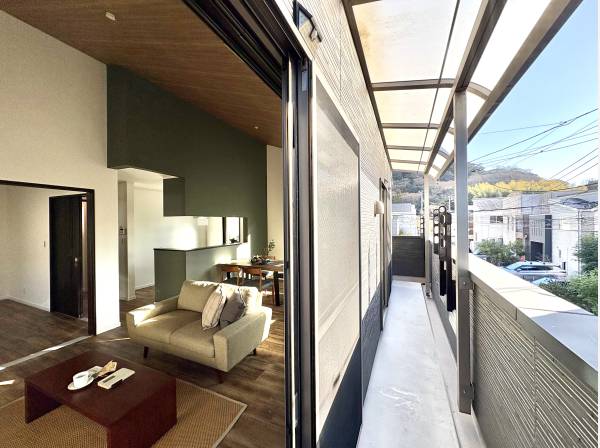 リビングからバルコニーへ