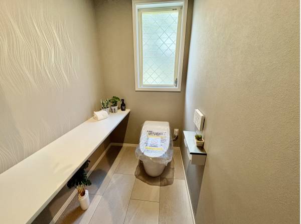 トイレの広さも尋常じゃないです(笑)