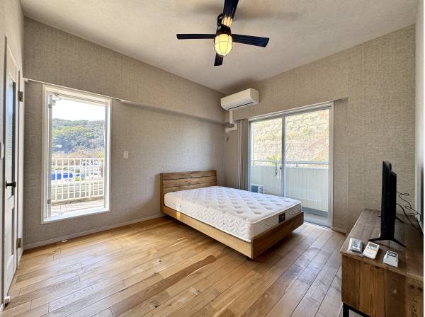 寝室からもバルコニーへ出られるつくり