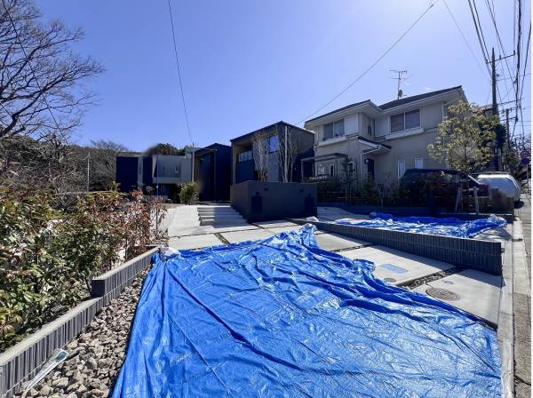 車種により2台分並列駐車可能なカースペース