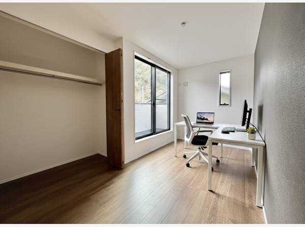 ゆったりとした洋室。家具等はCGで作成したイメージです。