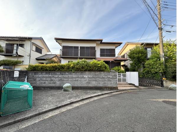 南側に遮るものがなく、燦々と陽の当たる現地