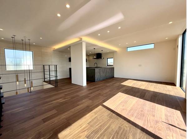 大きな窓もついていて明るいLDK