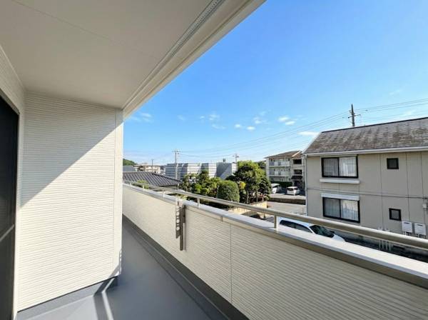 2部屋から行き来できるバルコニー