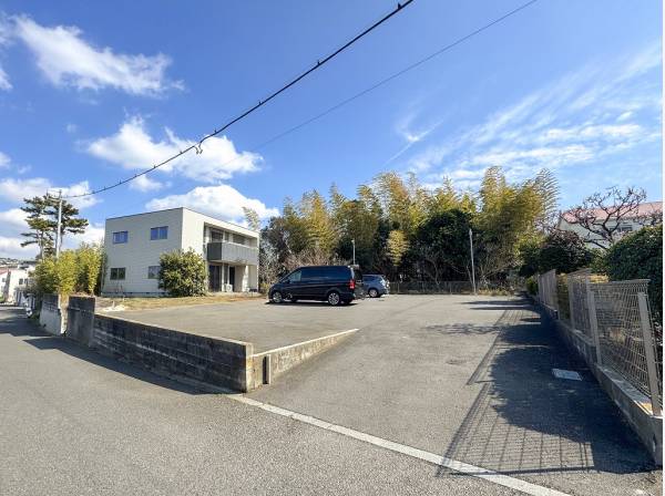 多目的な広いフリースペースが寄り添います（敷地内）