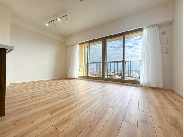 ソファに座って静かに風景を眺める…そんな時間に癒されそうですね