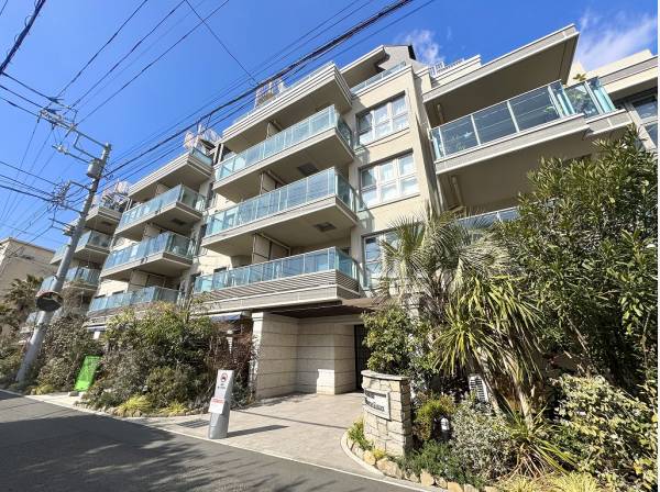 2024年築の綺麗な佇まいが印象的な【ヴェレーナグラン江ノ島鵠沼海岸】