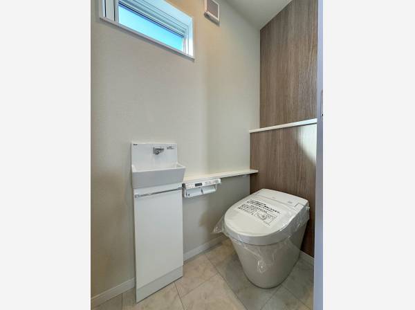 タンクレストイレの他、手洗いなども完備♪