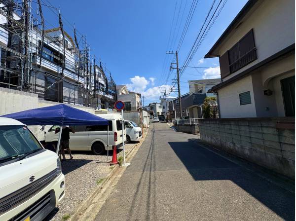 公道約5.0ｍ　駐車も安心な広さ