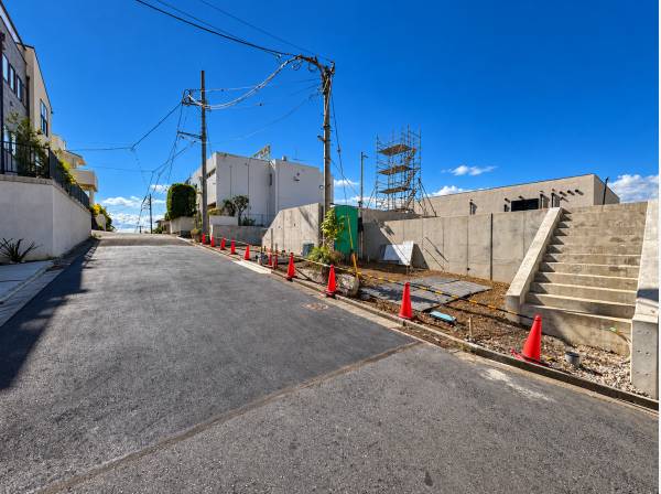 幅員約6mの前面道路が街並みにゆとりをもたらします。