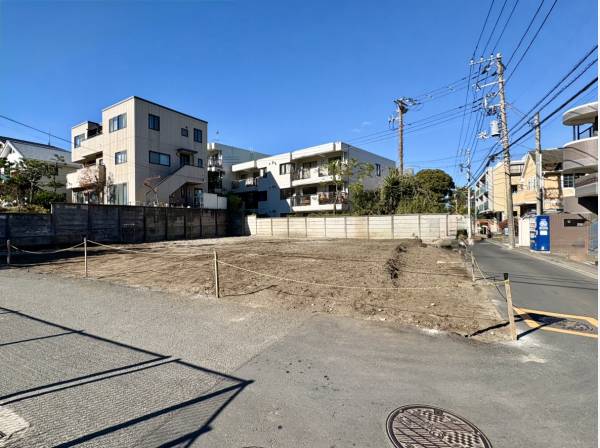 建築条件付きの売地です。