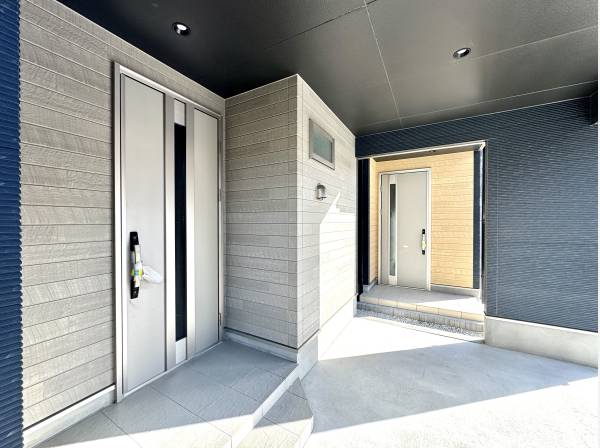 雨の日も安心の屋根付玄関