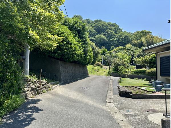 周囲を緑に囲まれた葉山らしい住環境