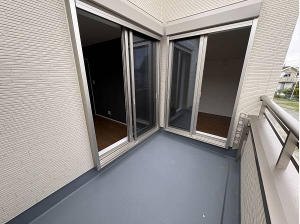 バルコニーも広くて2部屋から出入りできます！