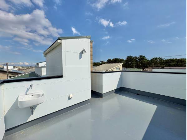 洗濯物を干す以外にも、生活スタイルに合わせて様々な用途で活用できるバルコニーです