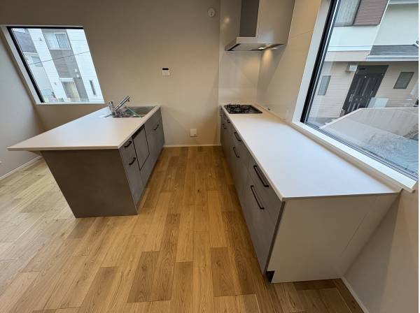 大きなキッチンで、天板も広いため、沢山お料理が置けますね。