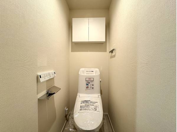 収納を備えたトイレ