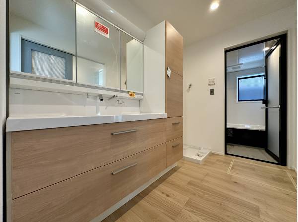 約3帖のゆったりとしたパウダールーム