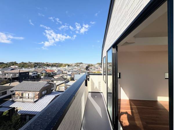 日当たりのよいバルコニー