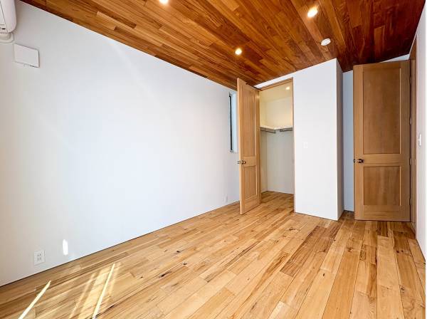 大容量のウォークインクローゼットを完備したお部屋