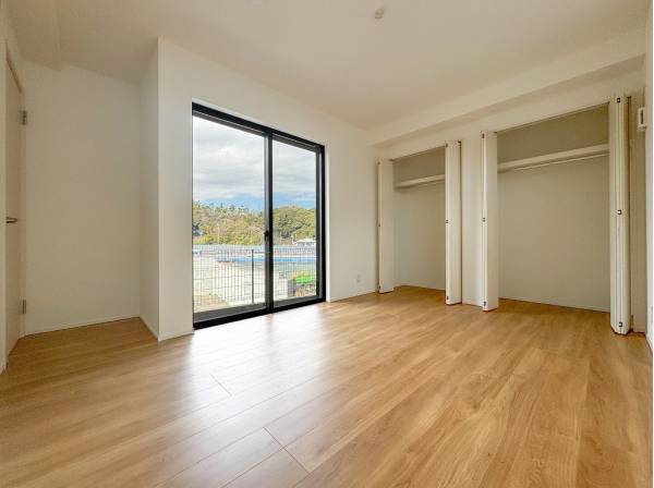 約7帖のサービスルームは収納も多く主寝室におすすめ