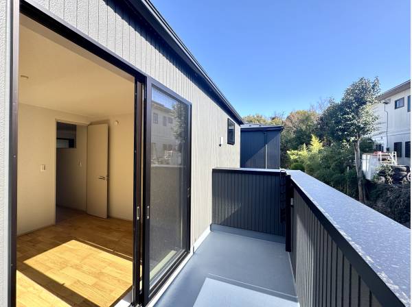 日当たりの良いバルコニー