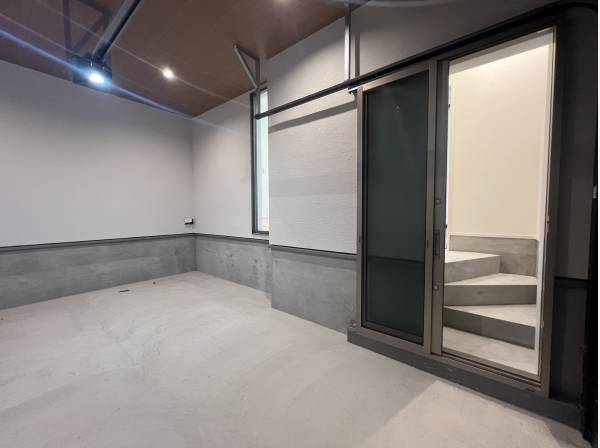 ガレージから室内に入れます